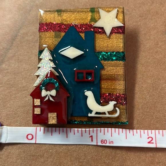 Vintage pins. By Lucinda.  Christmas theme - Picture 3 of 4